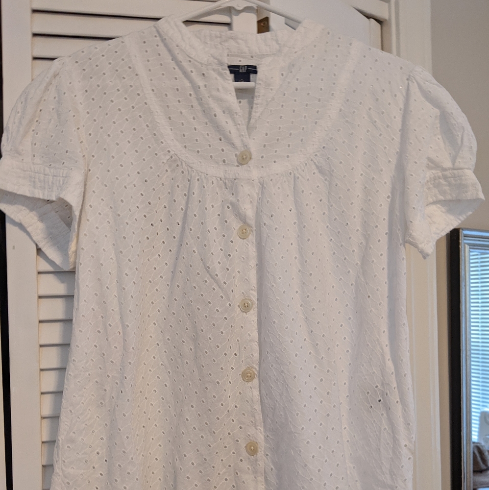 Gap white puff sleeve eyelet top